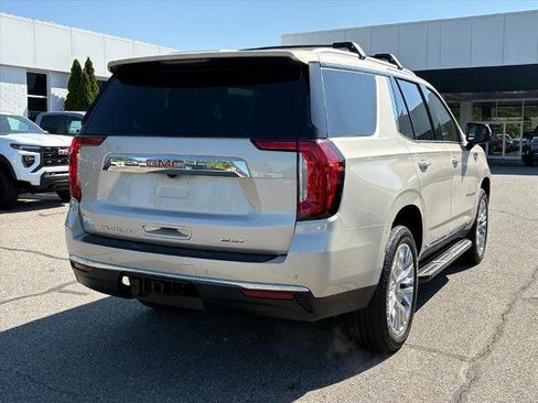 Certified 2023 GMC Yukon SLT w/ SLT Luxury Package AWD/4WD image 5