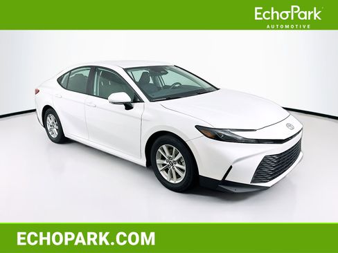 Used 2025 Toyota Camry LE image 1