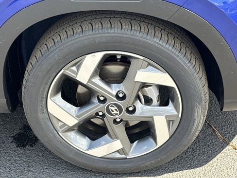 Used 2025 Hyundai Venue SEL FWD image 12