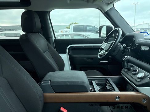 Used 2022 Land Rover Defender 90 image 3