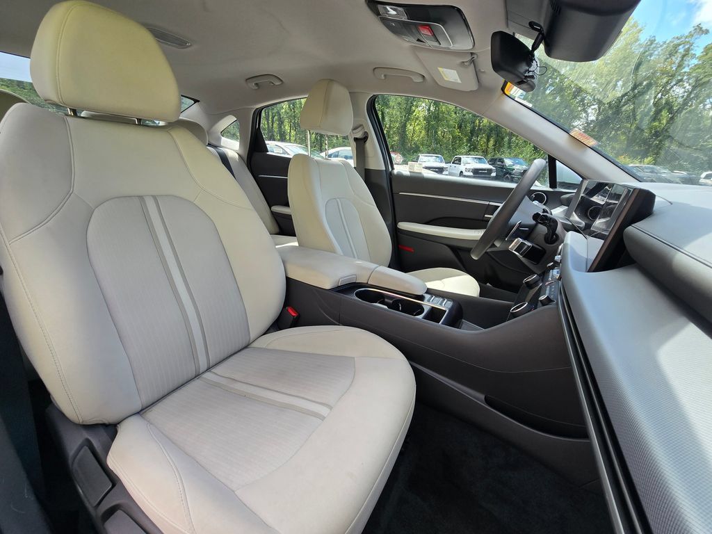 Used 2025 Hyundai Sonata SEL FWD image 23