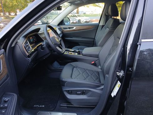 New 2026 Volkswagen Atlas SE image 9