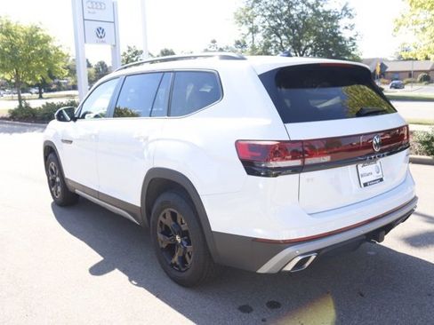 Used 2024 Volkswagen Atlas Peak Edition SE image 8