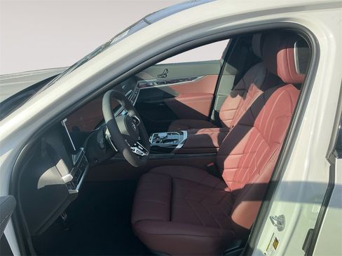 New 2026 BMW 750e xDrive image 9