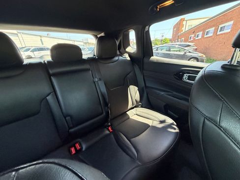 Used 2025 Jeep Compass Trailhawk AWD/4WD image 36