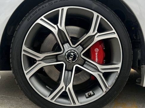 Used 2018 Kia Stinger GT2 image 45