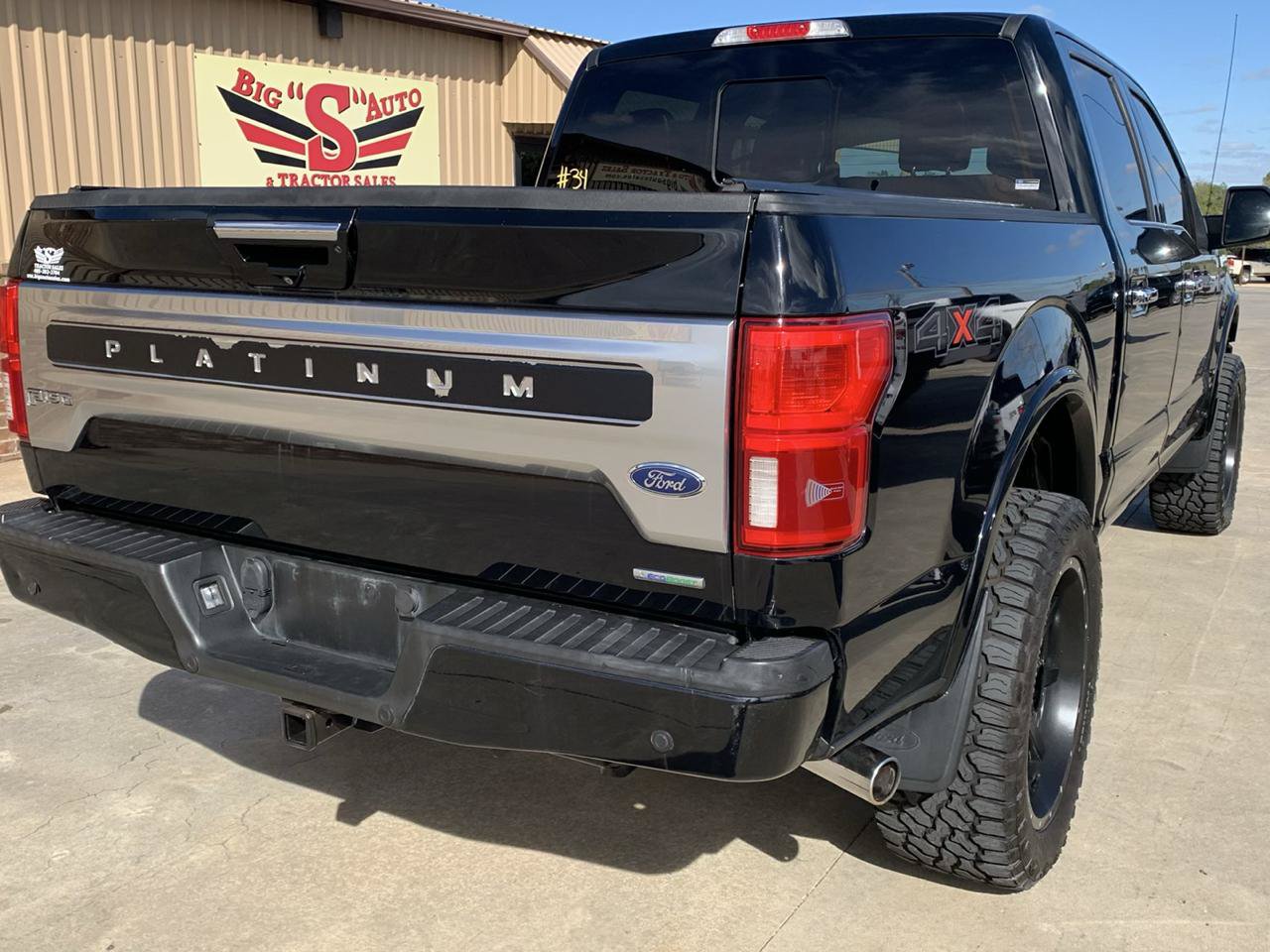 Used 2018 Ford F150 Platinum w/ Equipment Group 701A Luxury AWD/4WD image 2