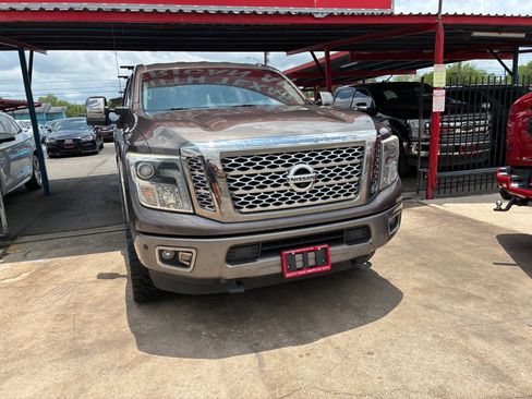 Used 2017 Nissan Titan Platinum Reserve AWD/4WD image 8