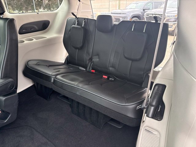 Used 2020 Chrysler Pacifica Limited FWD image 23