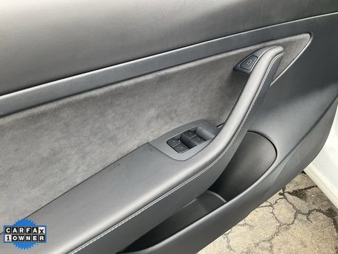 Used 2021 Tesla Model 3 Standard Range Plus image 23