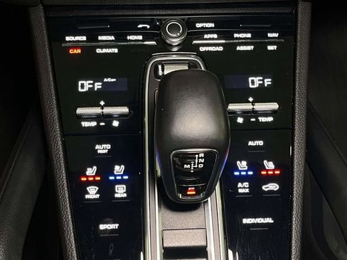 Used 2023 Porsche Cayenne image 32