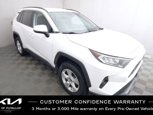 Used 2021 Toyota RAV4 XLE image 3
