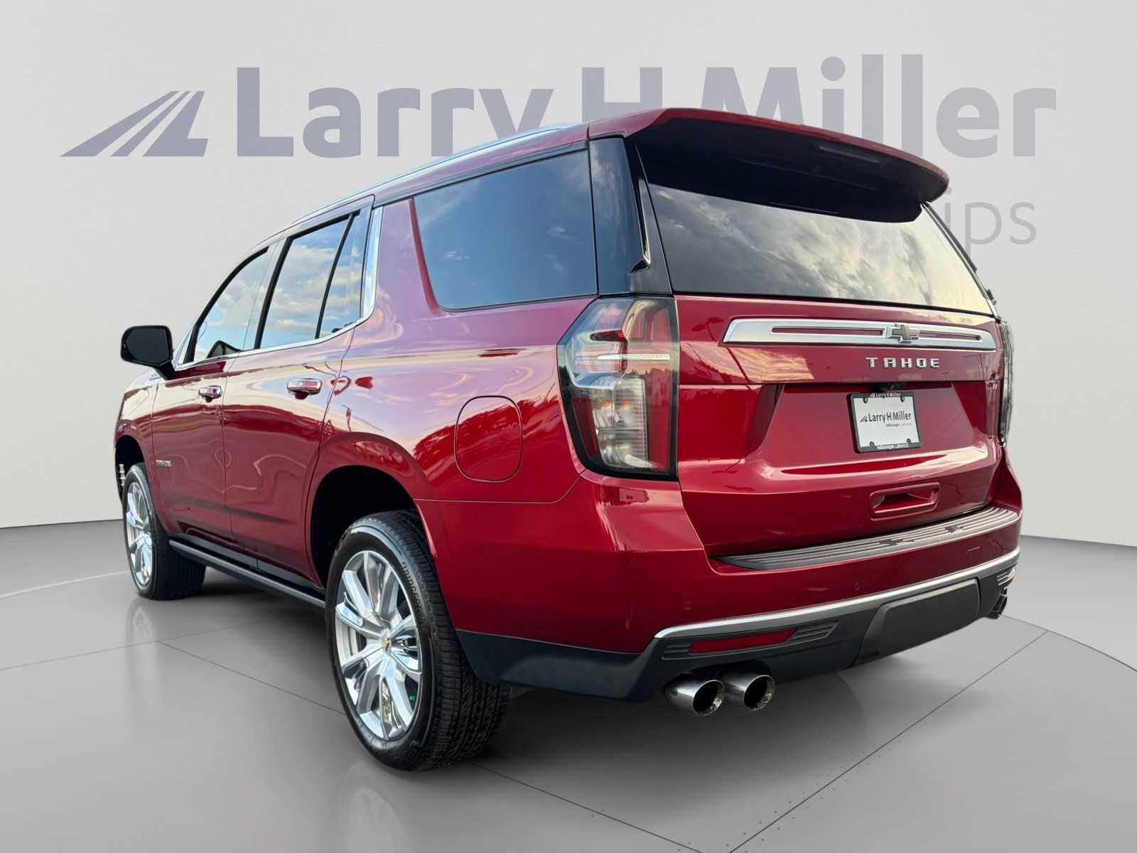 Used 2023 Chevrolet Tahoe High Country w/ Premium Package 2 AWD/4WD image 3