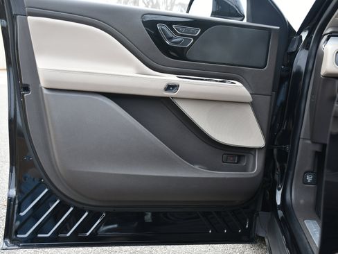 Used 2021 Lincoln Aviator Standard image 14