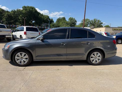 Used 2013 Volkswagen Jetta SE FWD image 4