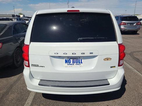 Used 2018 Dodge Grand Caravan SE FWD image 3