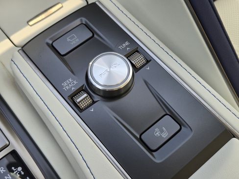 Used 2024 Lexus LC 500 Coupe RWD image 17
