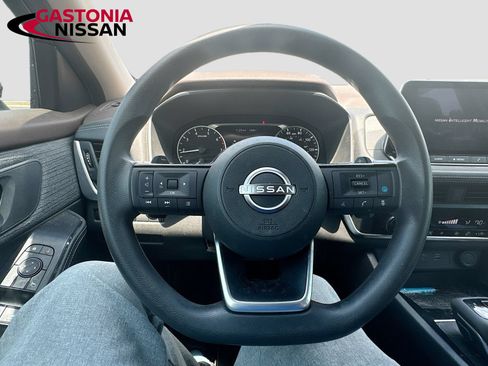 Used 2023 Nissan Rogue SV FWD image 14