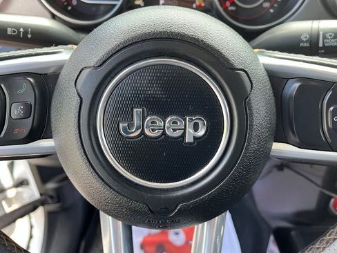 Used 2020 Jeep Gladiator Mojave AWD/4WD image 13