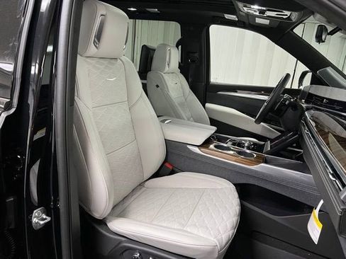 New 2026 Cadillac Escalade Platinum Sport w/ LPO, ONYX Package image 18