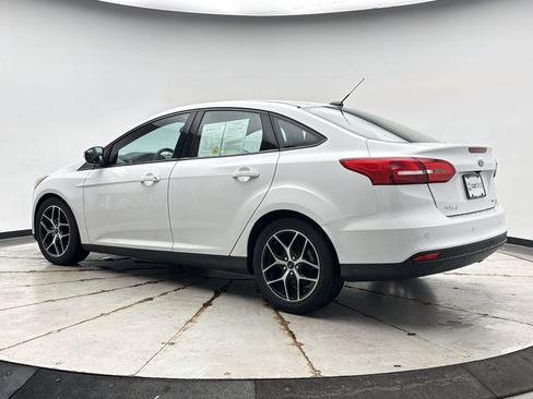 Used 2018 Ford Focus SEL FWD image 3