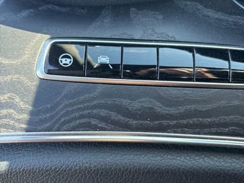 Used 2019 Mercedes-Benz E 300 4MATIC image 19