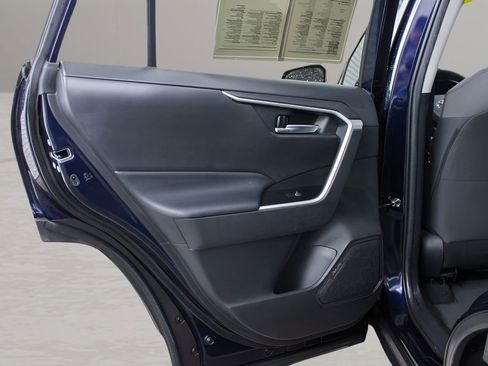 Used 2020 Toyota RAV4 XLE w/ Convenience Package image 29