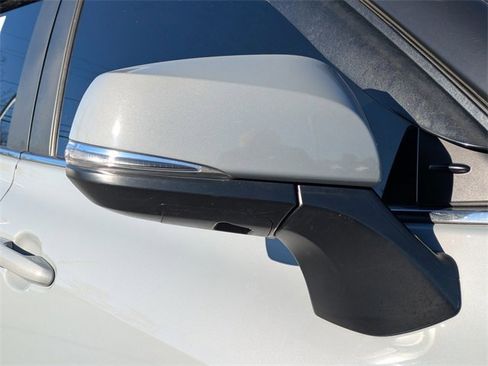 Used 2023 Toyota Highlander Bronze Edition image 13