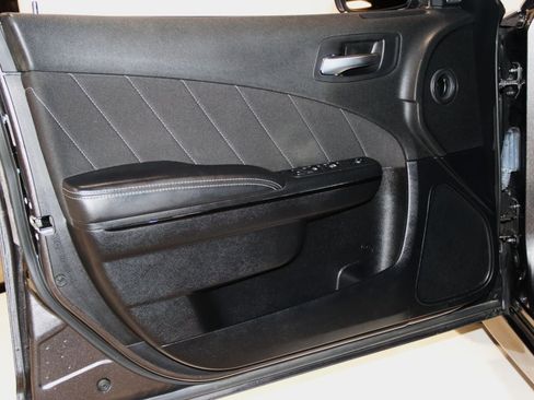 Used 2022 Dodge Charger R/T w/ Blacktop Package image 37