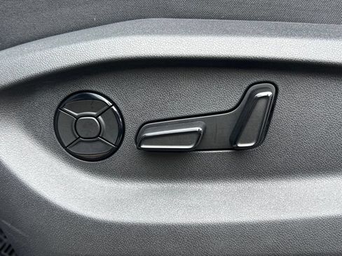 New 2026 Volkswagen Tiguan SE R-Line FWD image 18