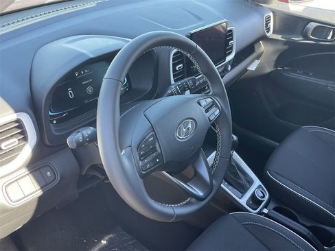 New 2025 Hyundai Venue Limited image 17
