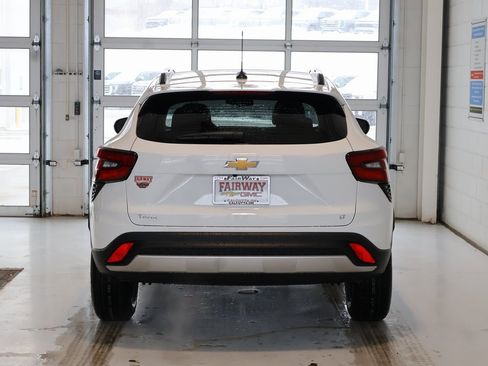 New 2026 Chevrolet Trax LT w/ Driver Confidence Package image 9