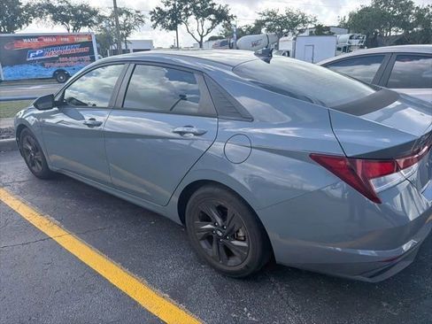 Used 2021 Hyundai Elantra SEL FWD image 3
