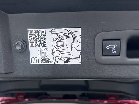 Used 2022 Toyota Sienna XLE image 11