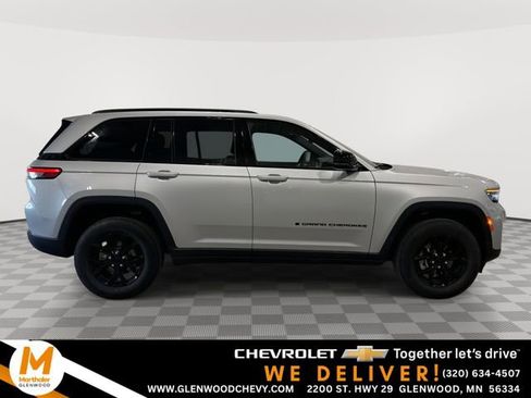 Used 2025 Jeep Grand Cherokee Altitude AWD/4WD image 1