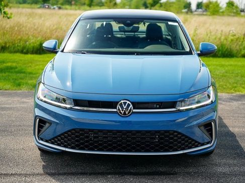 New 2025 Volkswagen Jetta SE image 3