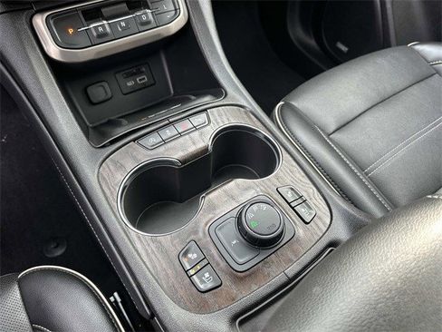 Used 2023 GMC Acadia Denali w/ Denali Technology Package image 28