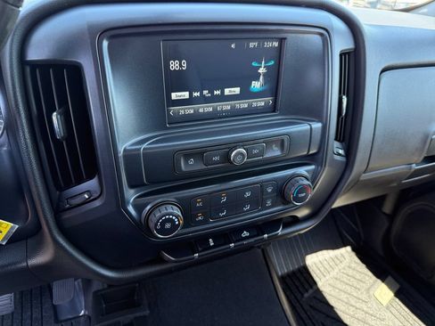 Used 2019 Chevrolet Silverado 1500 Custom w/ Custom Convenience Package AWD/4WD image 16
