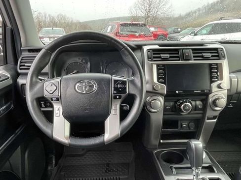 Used 2022 Toyota 4Runner SR5 Premium image 12