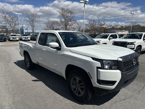 New 2025 Nissan Frontier SV image 3