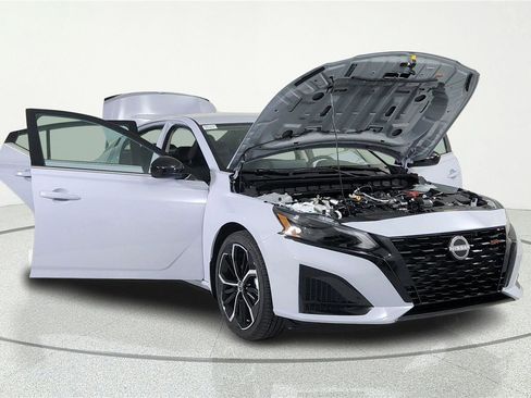 New 2026 Nissan Altima 2.5 SR image 7