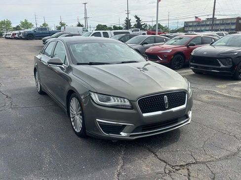 Used 2017 Lincoln MKZ Reserve w/ Climate Package FWD image 3