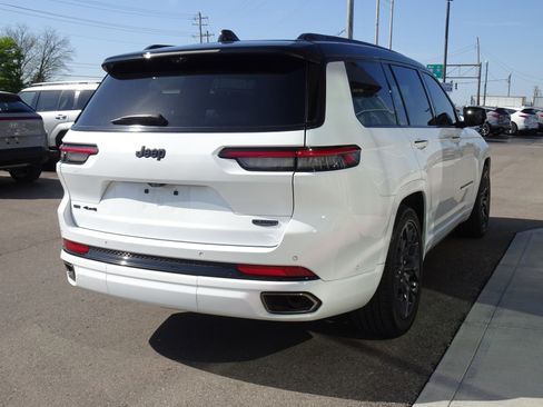 Used 2023 Jeep Grand Cherokee L Summit image 5