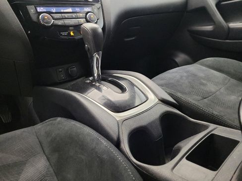 Used 2016 Nissan Rogue SV w/ SV Family Package image 26