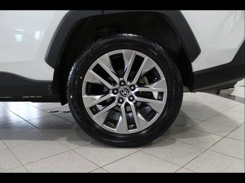 Used 2023 Toyota RAV4 XLE Premium image 12