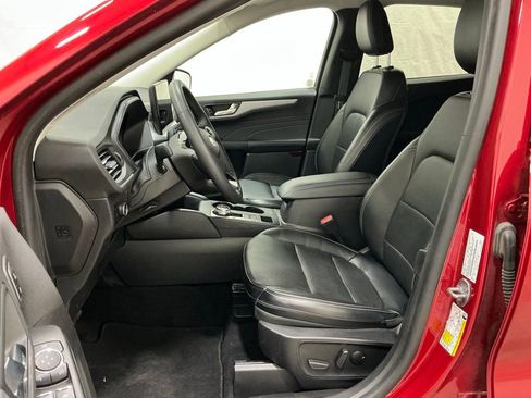 Used 2023 Ford Escape Platinum image 8