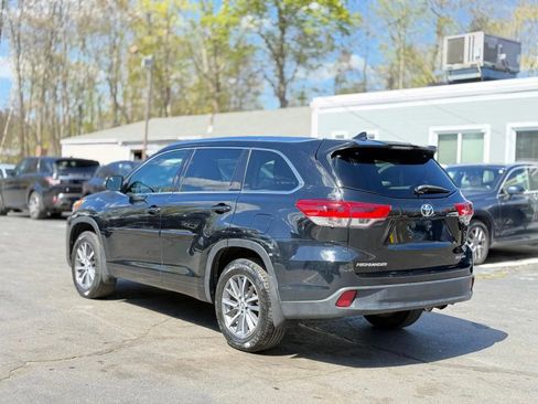 Used 2017 Toyota Highlander XLE w/ Carpet Mat Package AWD/4WD image 6