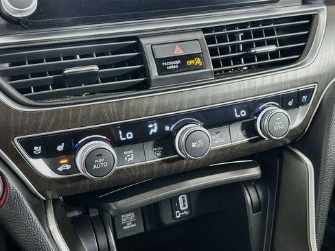 Used 2018 Honda Accord Touring image 24