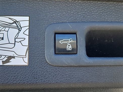 Used 2024 Toyota Sienna XLE image 21