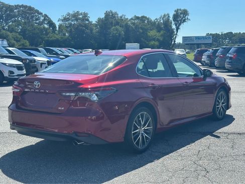 Used 2021 Toyota Camry XLE w/ Navigation Package FWD image 8